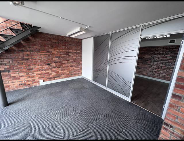 229M² OFFICE TO LET IN GREEN POINT